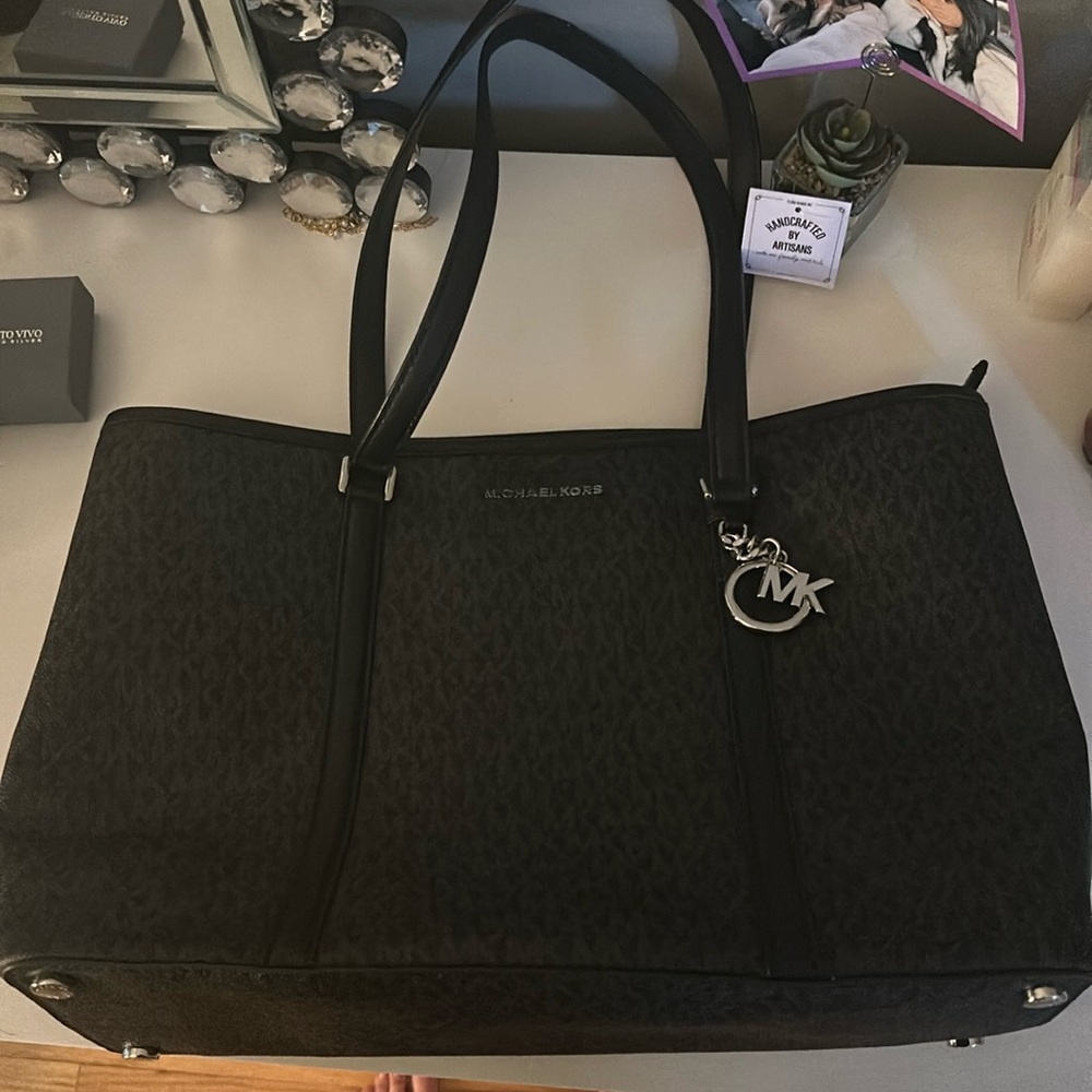Michael kors tote